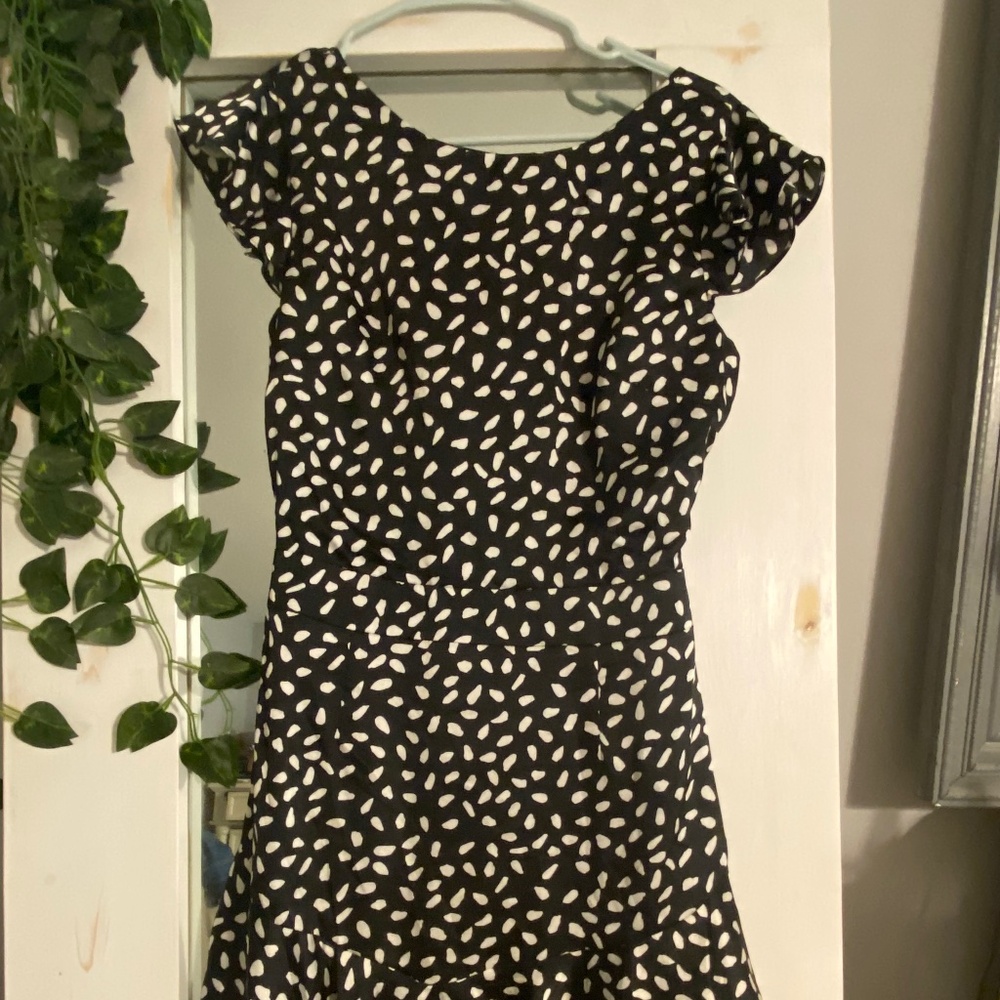 Tie back dress very pretty and flattering!
